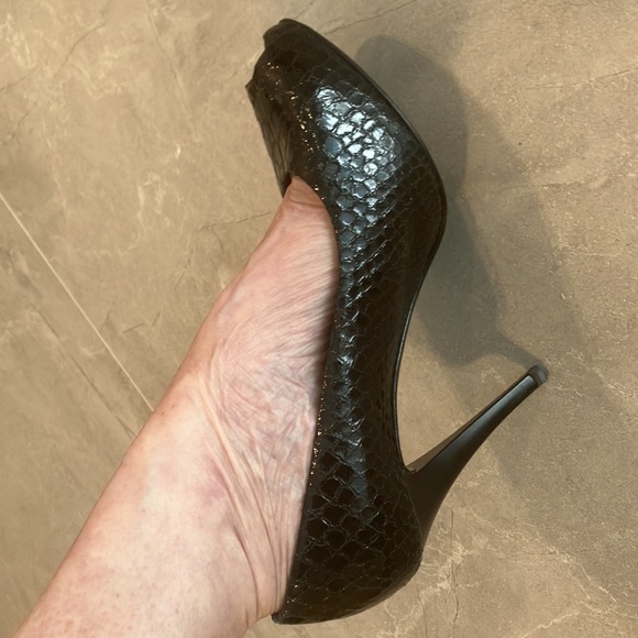 Signed by Giuseppe Zanotti for me ,black skin size 38 . So special . $350 - Picture 13 of 17